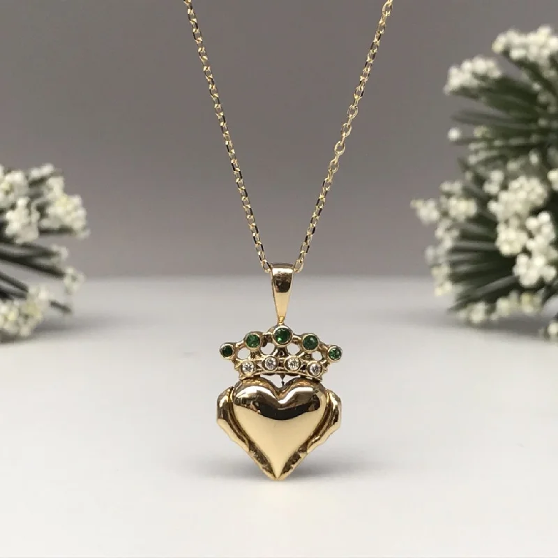 Bold Resin Bar Necklaces For Fashion Forward-Irish Claddagh Necklace