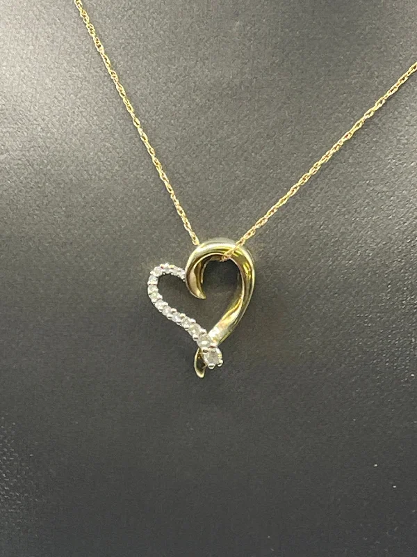 Dainty Pendant Necklaces For Minimalist Style-Ladies 10 Karat Solid Yellow Gold Diamond Heart Necklace