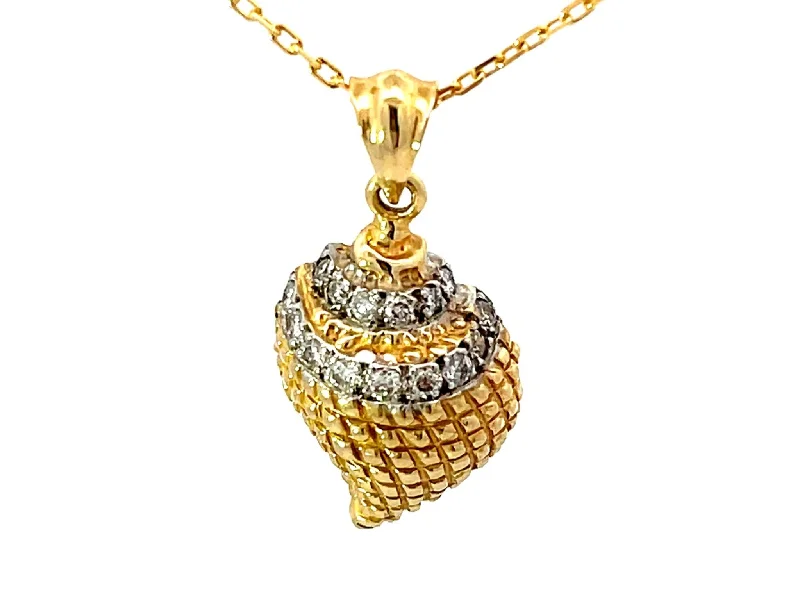 Sparkling Choker Necklaces For Parties-Solid Gold Diamond Seashell Pendant Necklace